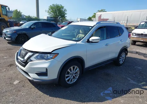 2017 Nissan Rogue Sv z USA, uszkodzony, nr VIN KNMAT2MV5HP599039